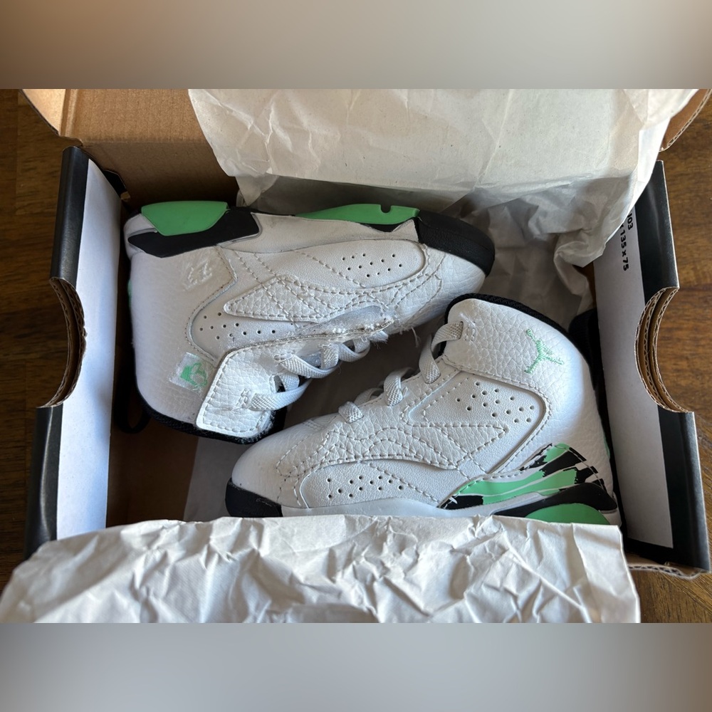 Jordan MVP (TD) White/Green Glow-Black 5c Toddler - Good Condition